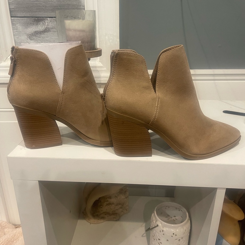 Brand new!! Never worn tan booties